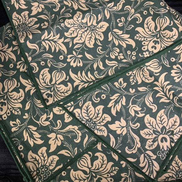 Laura Ashley Kitchen Laura Ashley Set Of 4 Cloth Napkins Poshmark